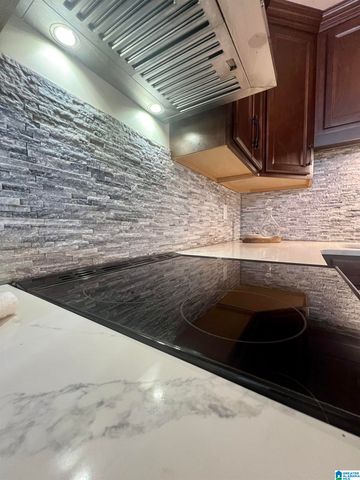 2110 Montreat Way Apt D, Vestavia Hills, AL 35216