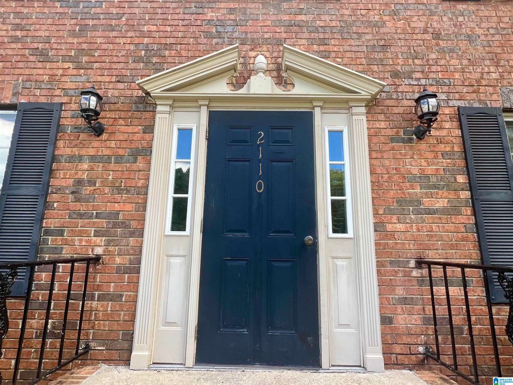2110 Montreat Way Apt D, Vestavia Hills, AL 35216
