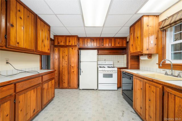 46 Entrance Way, Mahopac, NY 10541