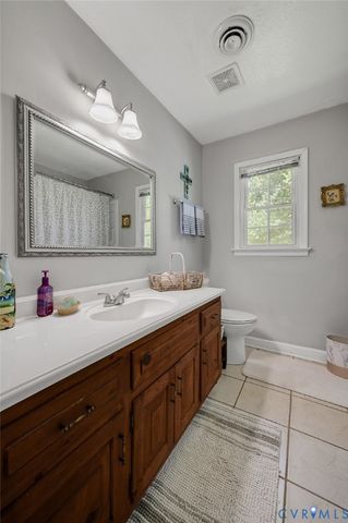 7092 Sunnyhill Dr, Mechanicsville, VA 23111