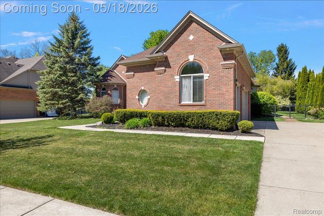 49763 Decker Drive, Shelby Charter Township, MI 48317
