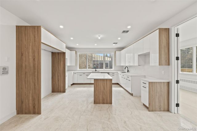 13 Warren Court 213, Monsey, NY 10952