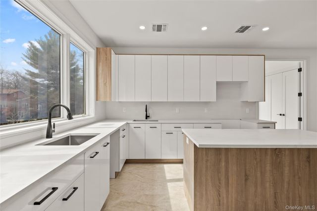 13 Warren Court 213, Monsey, NY 10952