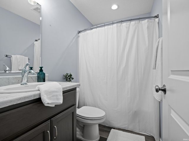 68178 Kestrel Lane, New Paris, IN 46553