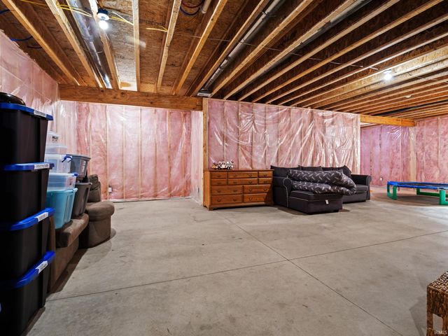 68178 Kestrel Lane, New Paris, IN 46553