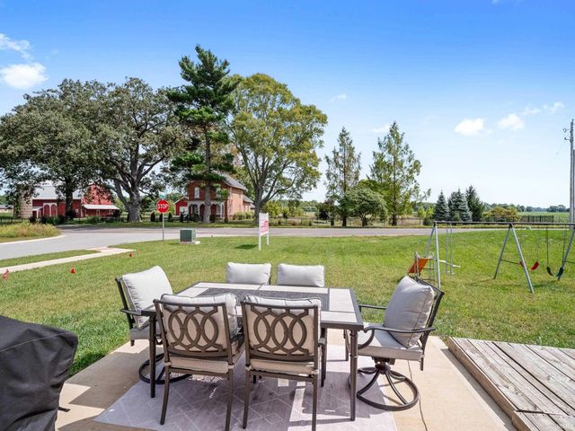 68178 Kestrel Lane, New Paris, IN 46553