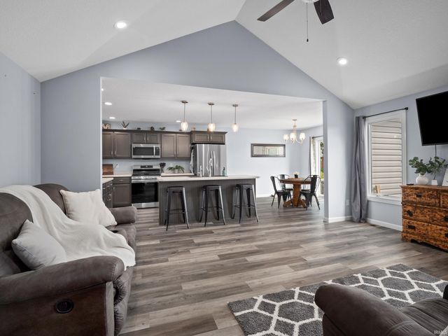 68178 Kestrel Lane, New Paris, IN 46553