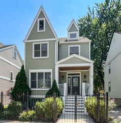 2135 W Montrose Avenue, Chicago, IL 60618