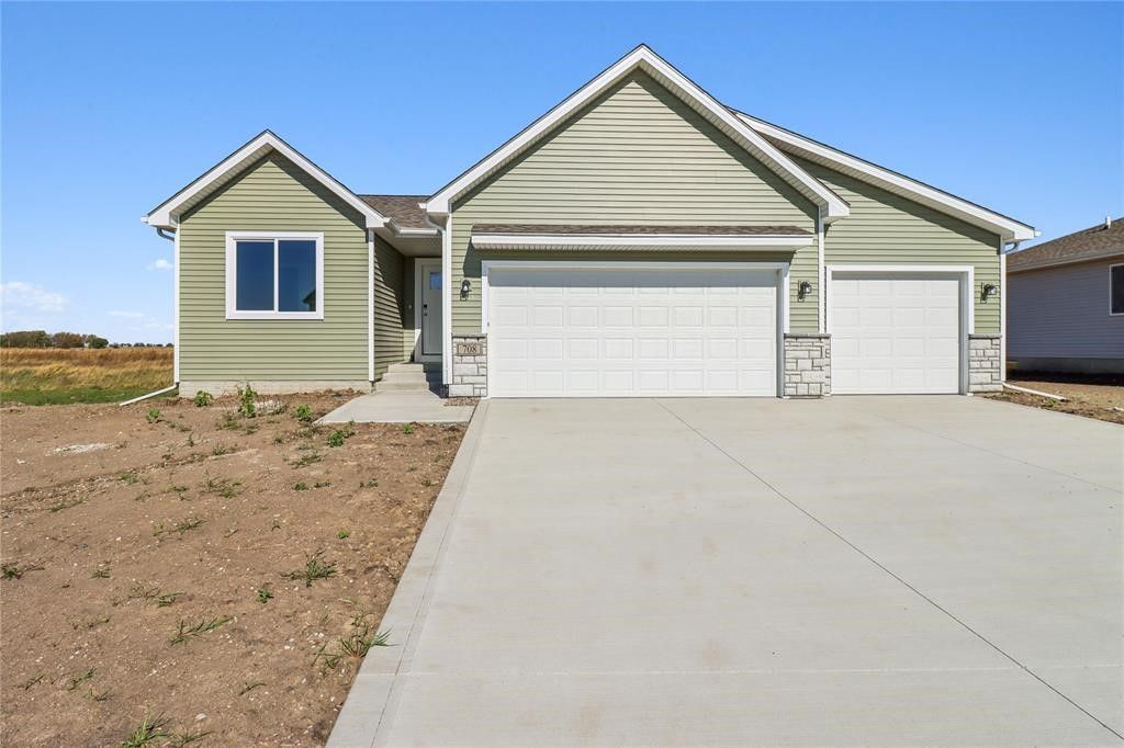 25123 Bluebird Circle, Adel, IA 50003