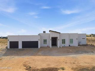 1433 THAR DESERT Drive, Chaparral, NM 88081