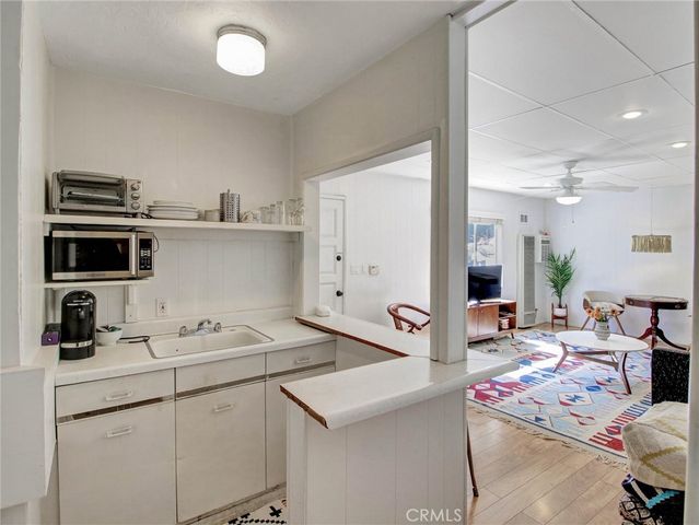2932 Ledgewood Drive B, Los Angeles, CA 90068