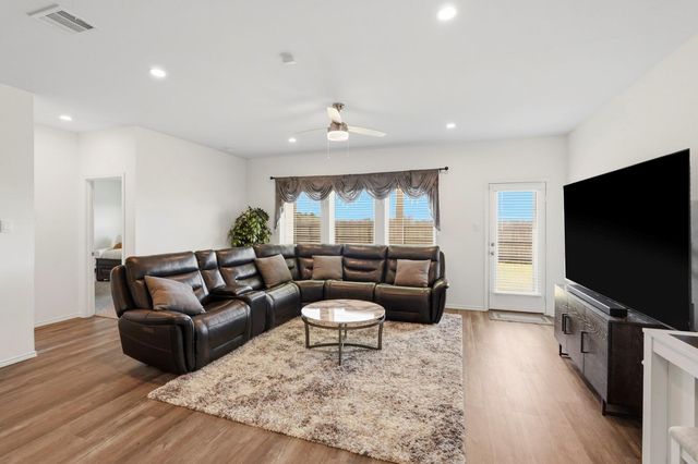 17946 Sommerset Falls Ln, Crosby, TX 77532