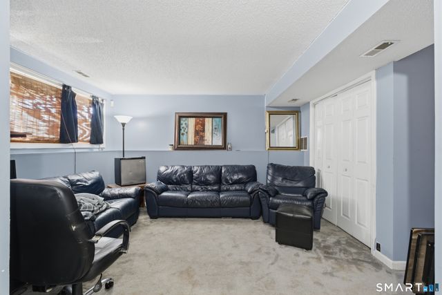 17 Cinnamon Circle 17, West Hartford, CT 06110