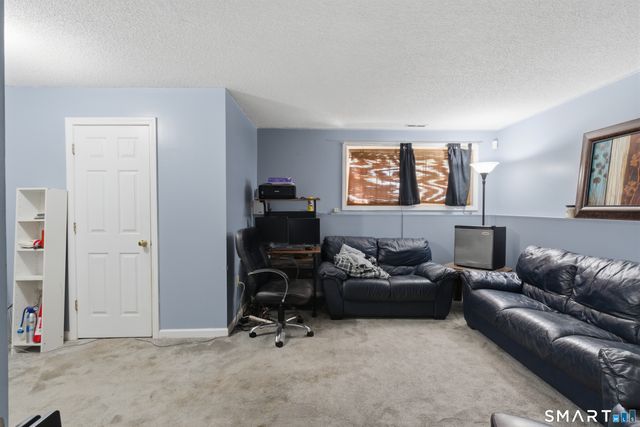 17 Cinnamon Circle 17, West Hartford, CT 06110