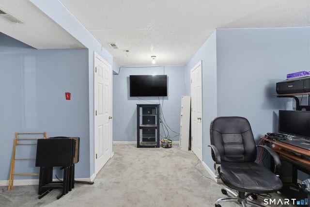 17 Cinnamon Circle 17, West Hartford, CT 06110