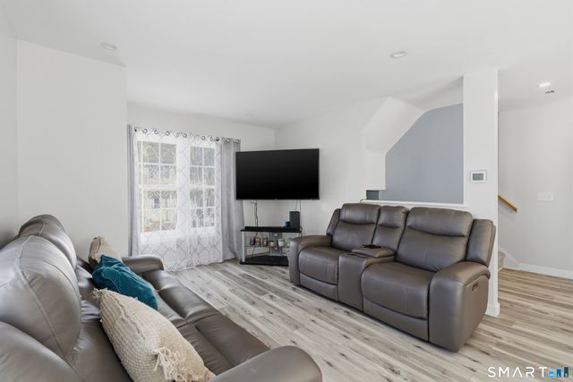 17 Cinnamon Circle 17, West Hartford, CT 06110