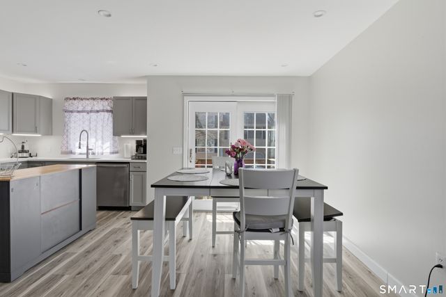 17 Cinnamon Circle 17, West Hartford, CT 06110