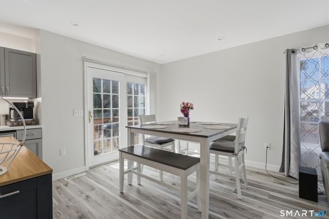 17 Cinnamon Circle 17, West Hartford, CT 06110