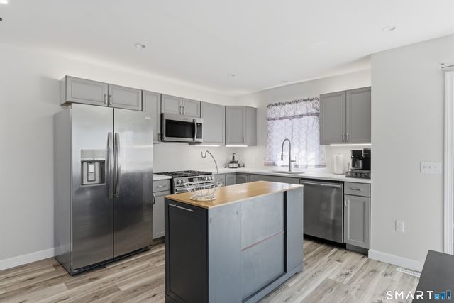 17 Cinnamon Circle 17, West Hartford, CT 06110