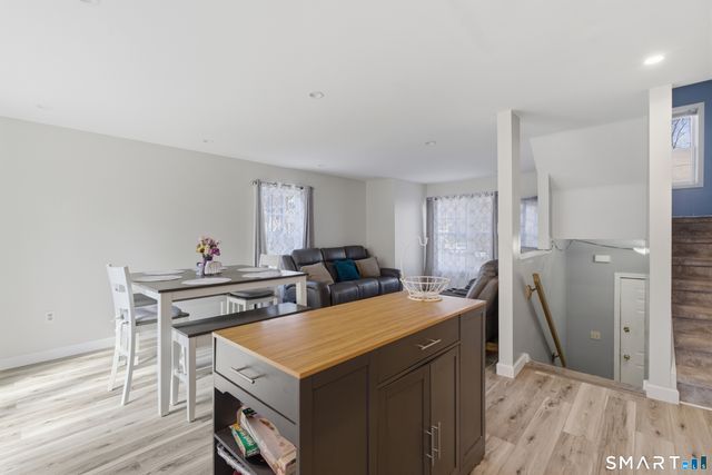 17 Cinnamon Circle 17, West Hartford, CT 06110