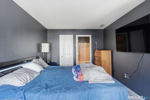 17 Cinnamon Circle 17, West Hartford, CT 06110