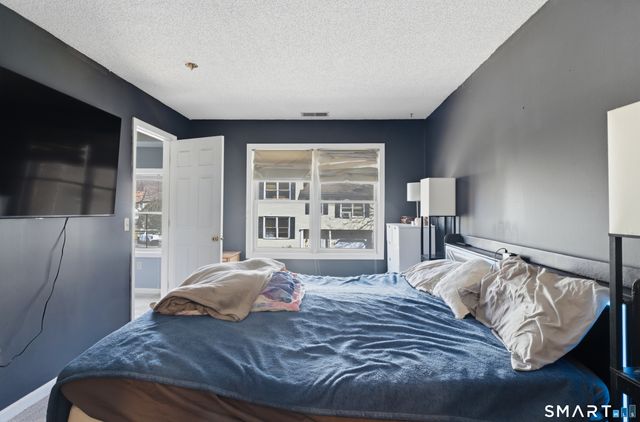 17 Cinnamon Circle 17, West Hartford, CT 06110