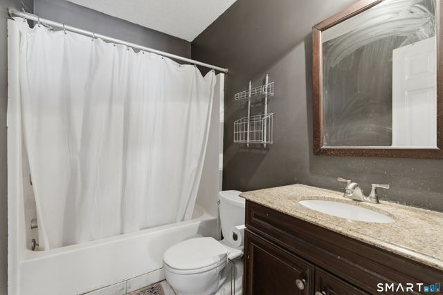 17 Cinnamon Circle 17, West Hartford, CT 06110