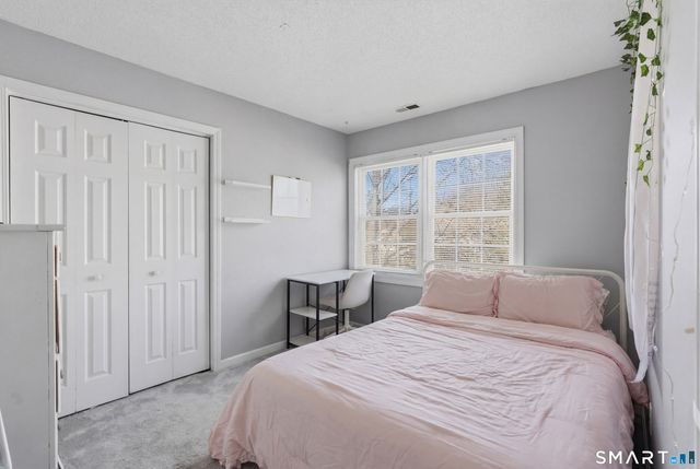 17 Cinnamon Circle 17, West Hartford, CT 06110