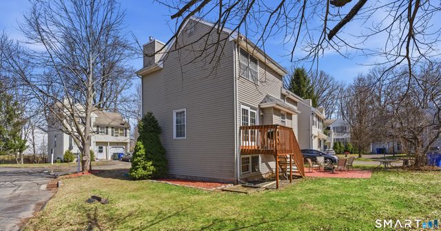 17 Cinnamon Circle 17, West Hartford, CT 06110