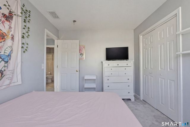 17 Cinnamon Circle 17, West Hartford, CT 06110