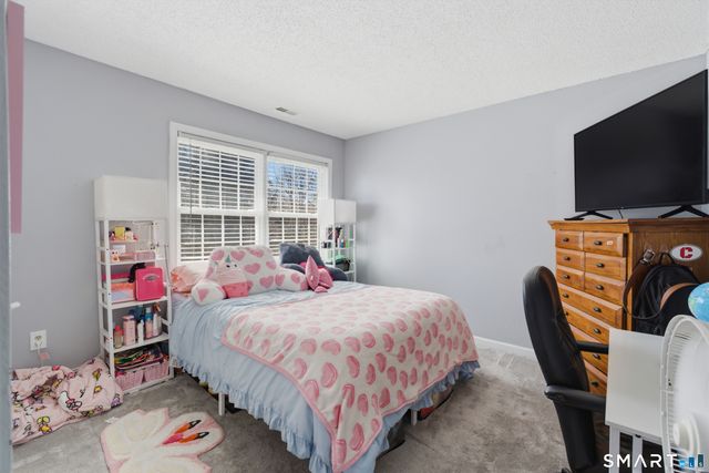 17 Cinnamon Circle 17, West Hartford, CT 06110