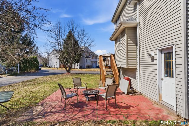 17 Cinnamon Circle 17, West Hartford, CT 06110