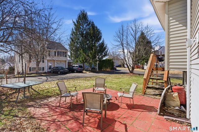 17 Cinnamon Circle 17, West Hartford, CT 06110