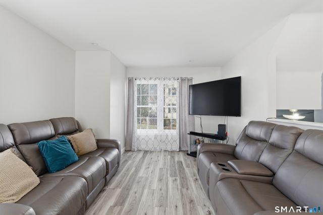 17 Cinnamon Circle 17, West Hartford, CT 06110