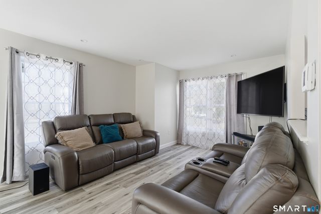 17 Cinnamon Circle 17, West Hartford, CT 06110