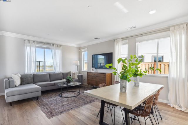 1468 Monument Ln, Fairfield, CA 94533