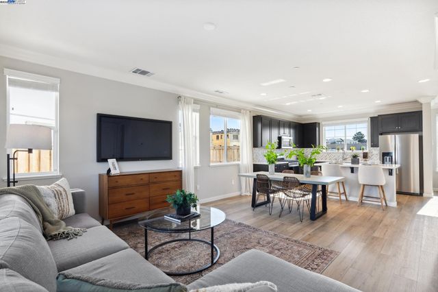 1468 Monument Ln, Fairfield, CA 94533