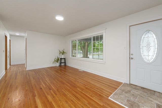 502 Riverdale Dr, Mulvane, KS 67110