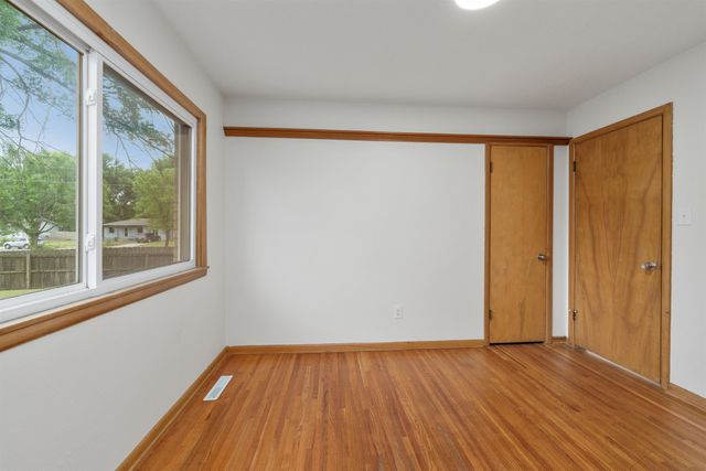 502 Riverdale Dr, Mulvane, KS 67110