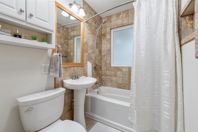 502 Riverdale Dr, Mulvane, KS 67110