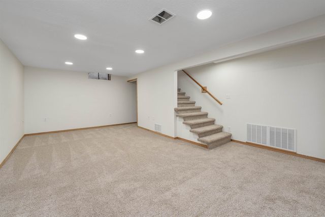 502 Riverdale Dr, Mulvane, KS 67110