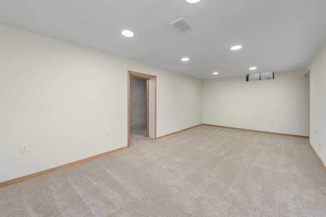 502 Riverdale Dr, Mulvane, KS 67110
