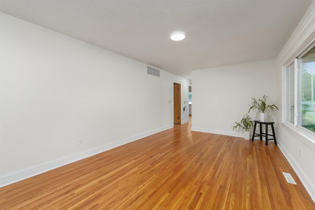 502 Riverdale Dr, Mulvane, KS 67110