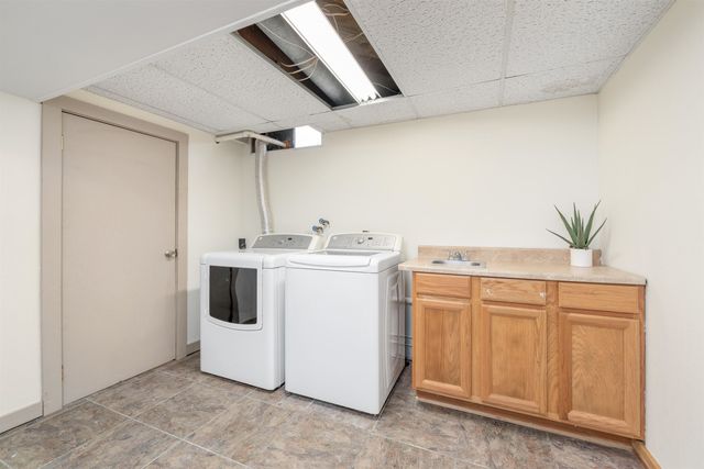 502 Riverdale Dr, Mulvane, KS 67110