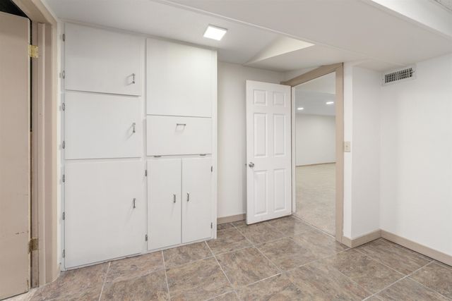 502 Riverdale Dr, Mulvane, KS 67110