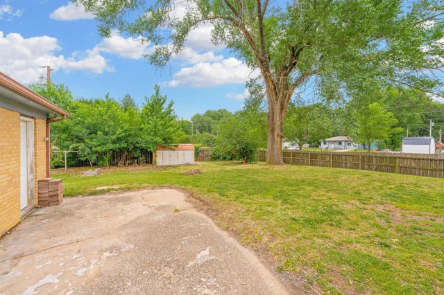 502 Riverdale Dr, Mulvane, KS 67110