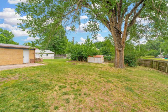 502 Riverdale Dr, Mulvane, KS 67110