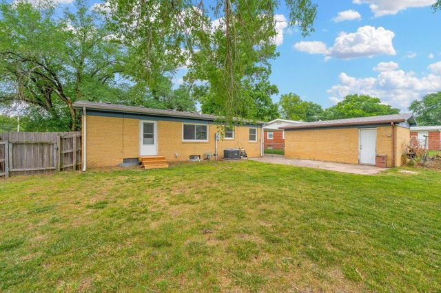 502 Riverdale Dr, Mulvane, KS 67110