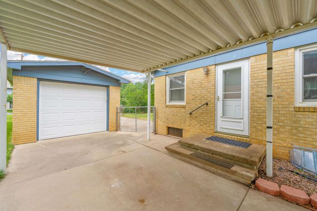 502 Riverdale Dr, Mulvane, KS 67110