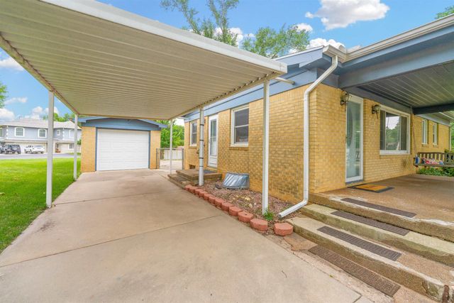 502 Riverdale Dr, Mulvane, KS 67110